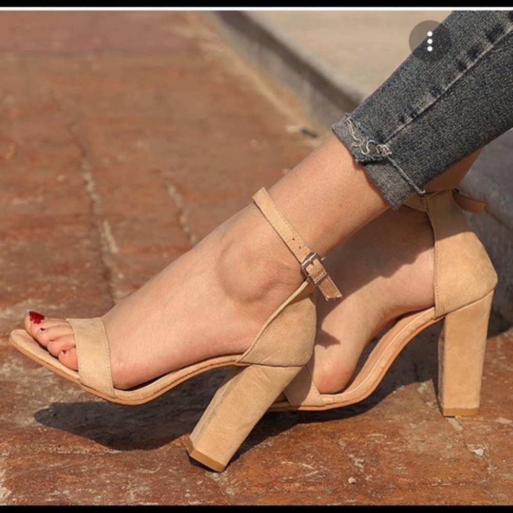 EXPRESS- Women’s Block Heel- Tan Suede- Size 9.5
